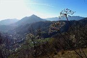 11 Vista in controluce su Serina e il Monte Gioco
